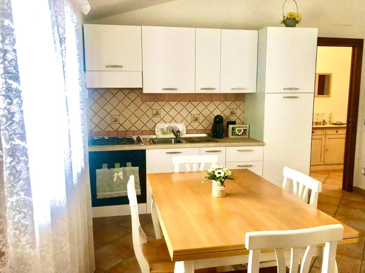 Presso La Maison De Gioel Usufruirai Di Un Indipendente Dotato Di Uso Cucina E Lavatrice Arredato In Maniera Funzionale Situato In Ottima Posizione Vicino A Supermercati Caffetterie Pasticcerie Bar Pizzerie E Tanti Altri Servizi Olbia